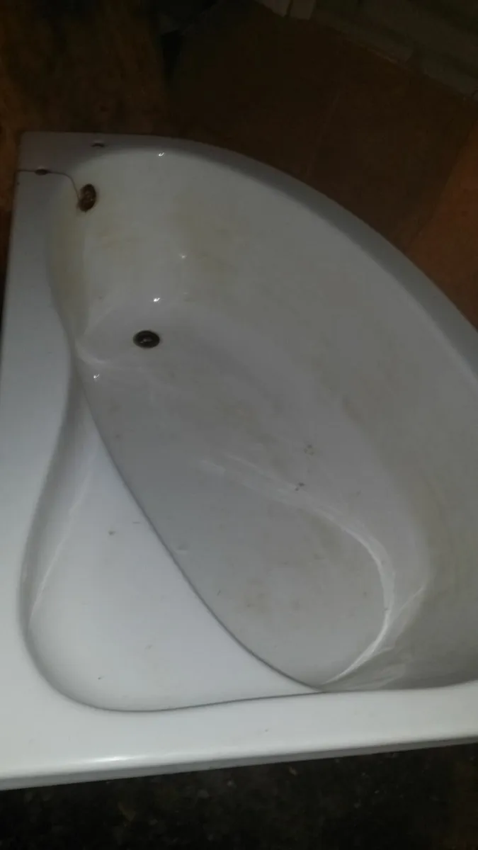 Corner bath