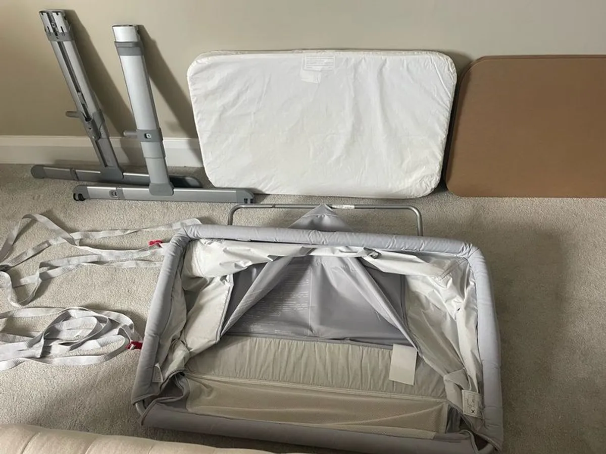 FREE chicco next2me co sleeper crib - Image 2