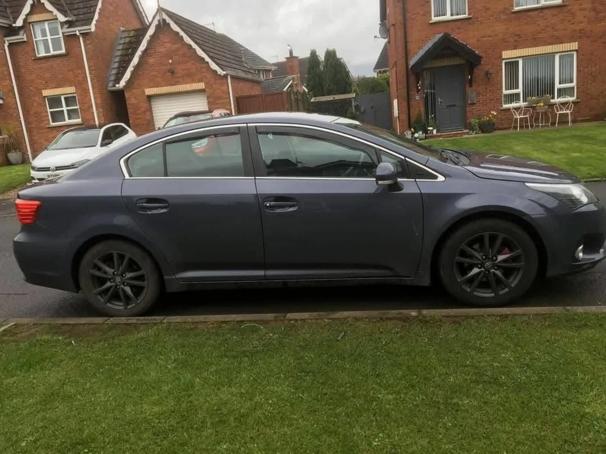 Toyota Avensis 2014 - Image 1