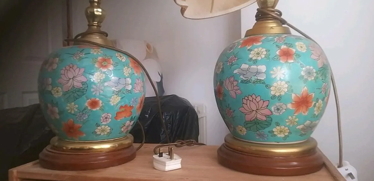 Two large pair of lamps antique gave a lot of mone - Image 4