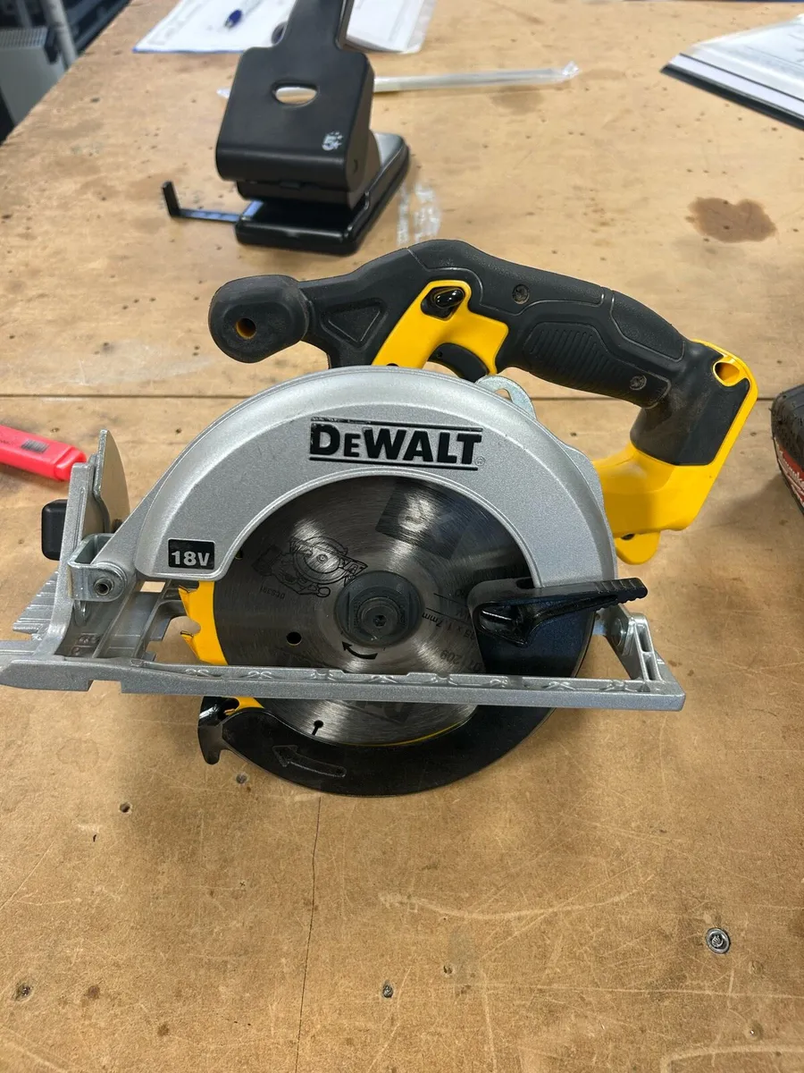 DeWALT circular saw - Image 2