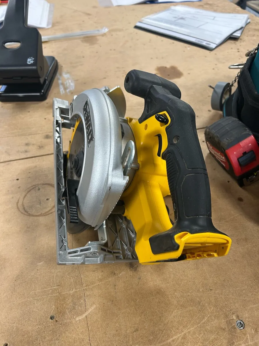 DeWALT circular saw - Image 3