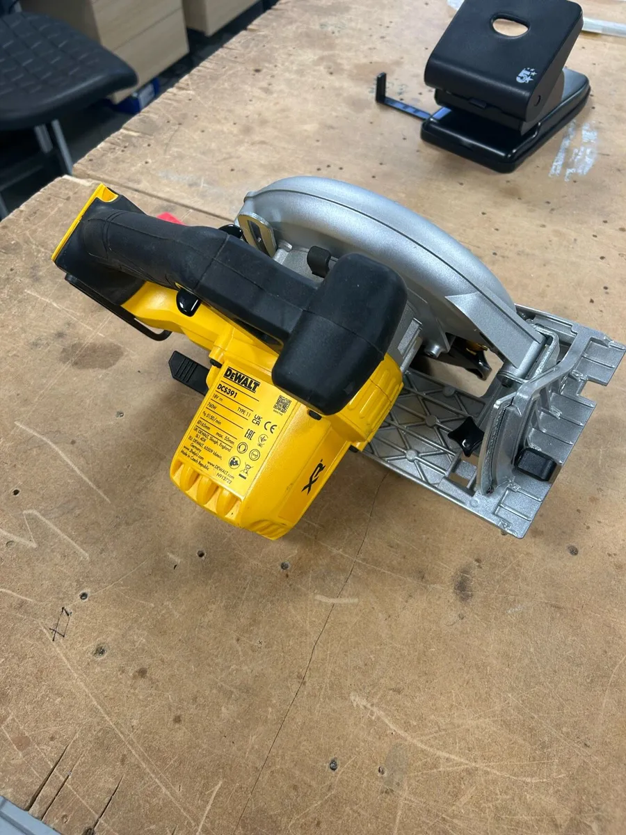 DeWALT circular saw - Image 4