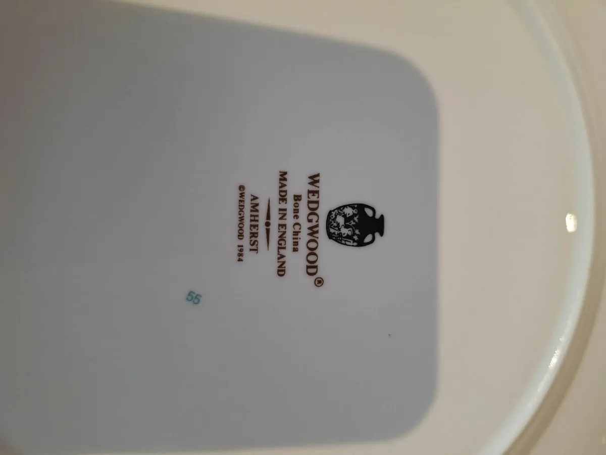 Wedgewood Amhurst Dinner Service - Image 1