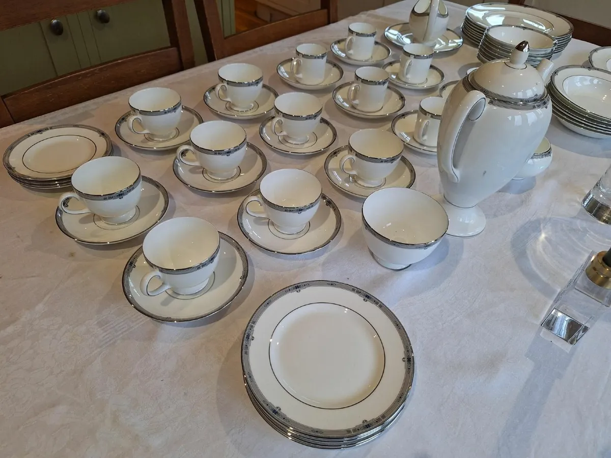 Wedgewood Amhurst Dinner Service - Image 4