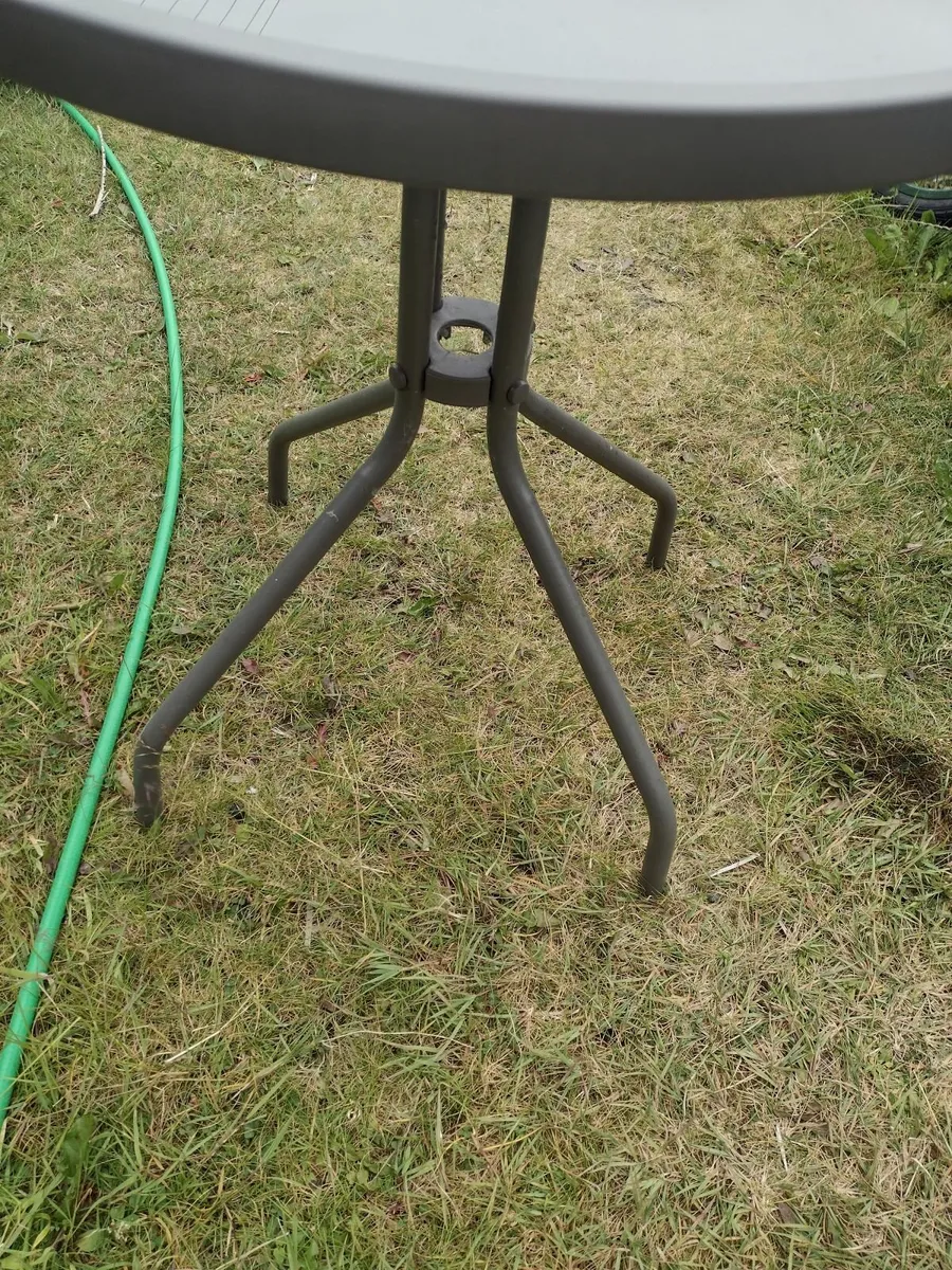 New Garden/patio table & chairs - Image 2