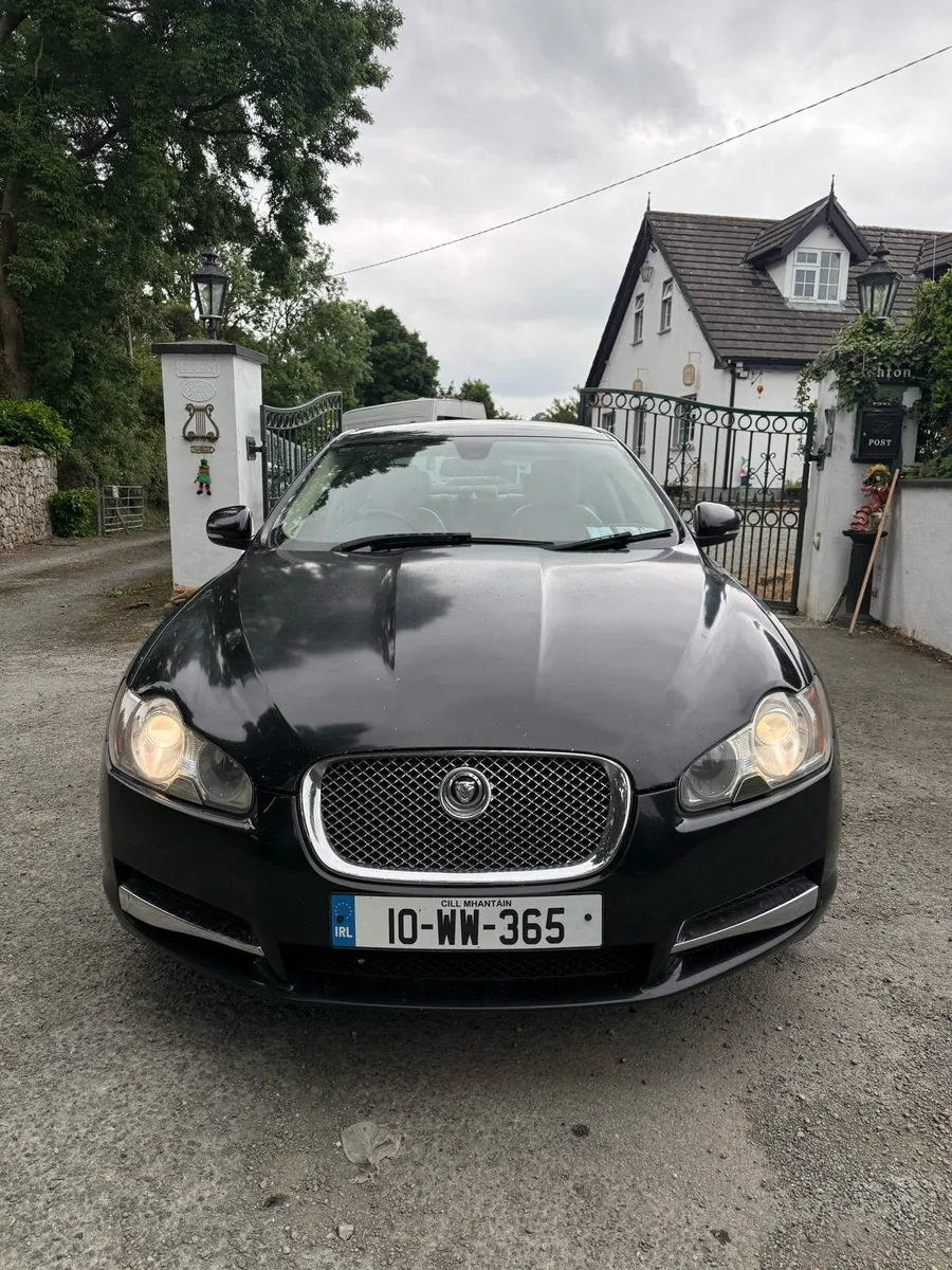 Jaguar XFS - Image 2