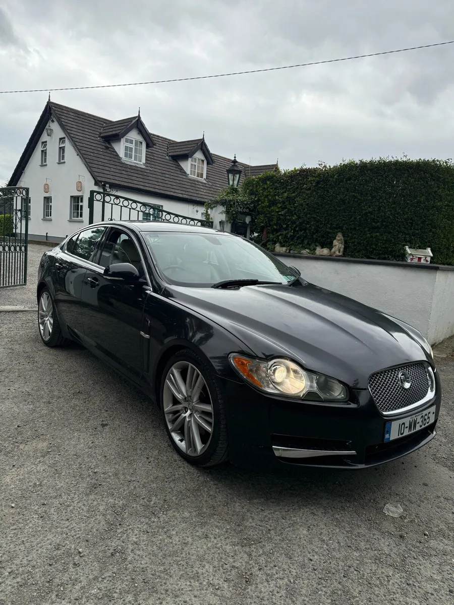 Jaguar XFS - Image 3