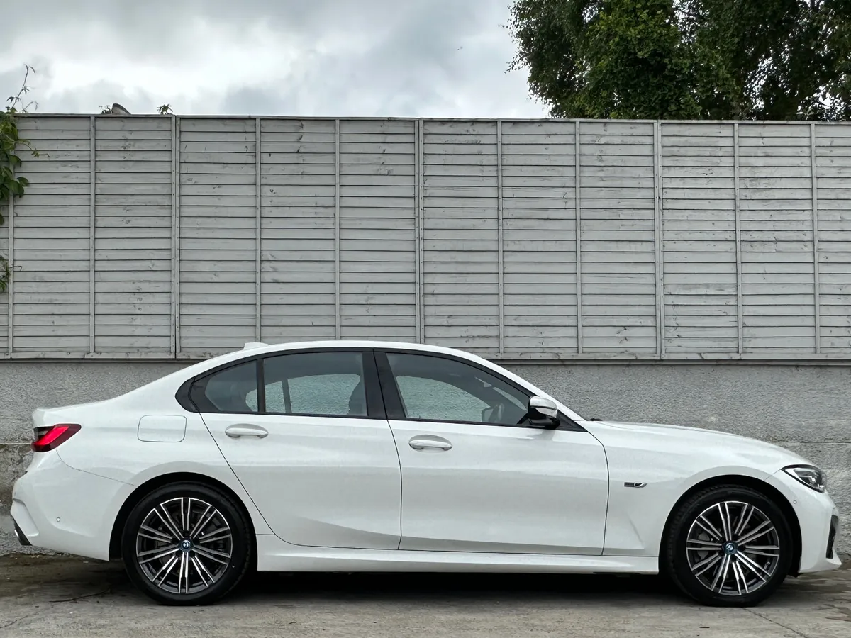 BMW 3-Series 2022 / 330 e M SPORT AUTO PHEV - Image 3