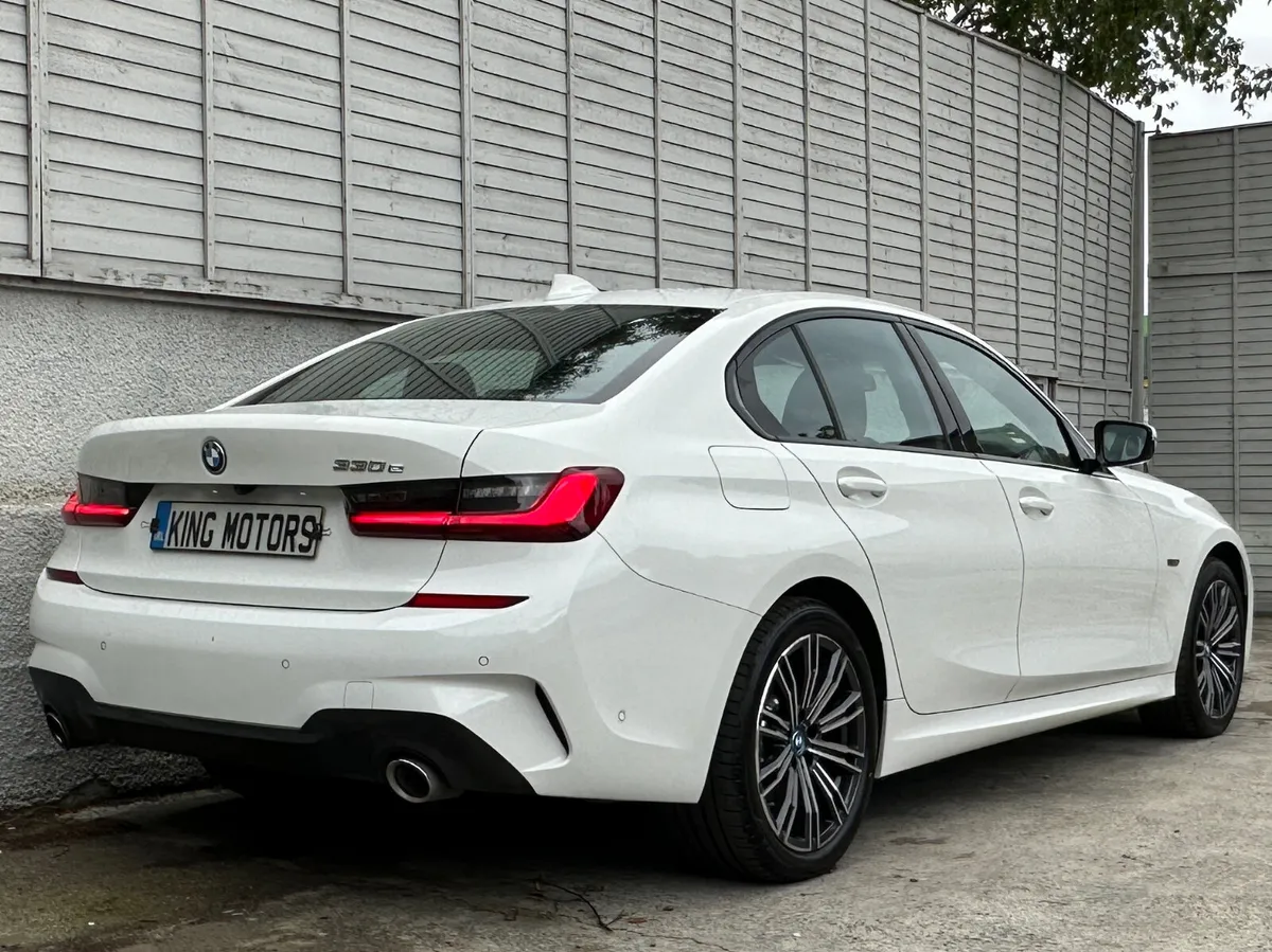 BMW 3-Series 2022 / 330 e M SPORT AUTO PHEV - Image 4