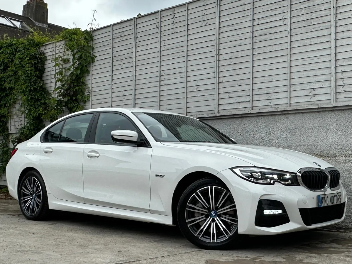 BMW 3-Series 2022 / 330 e M SPORT AUTO PHEV - Image 2