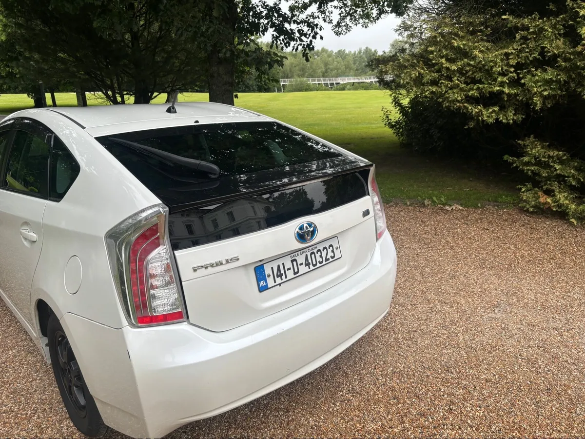 2014 Toyota Prius 1.8 hybrid electric automatic - Image 3