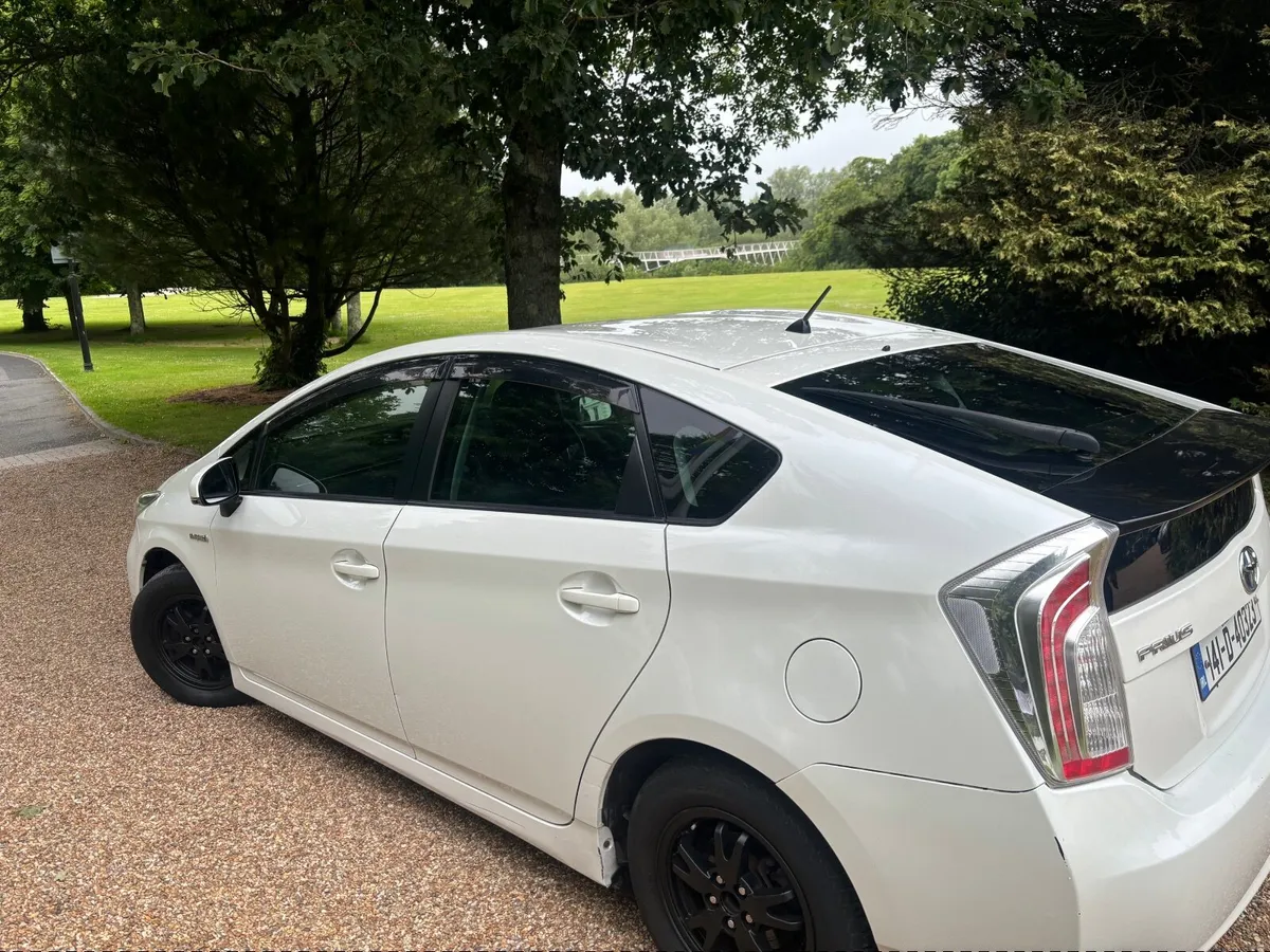 2014 Toyota Prius 1.8 hybrid electric automatic - Image 4