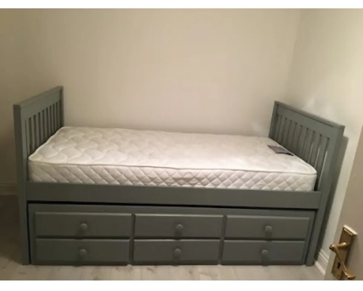 Bed / trundle bed - Image 1