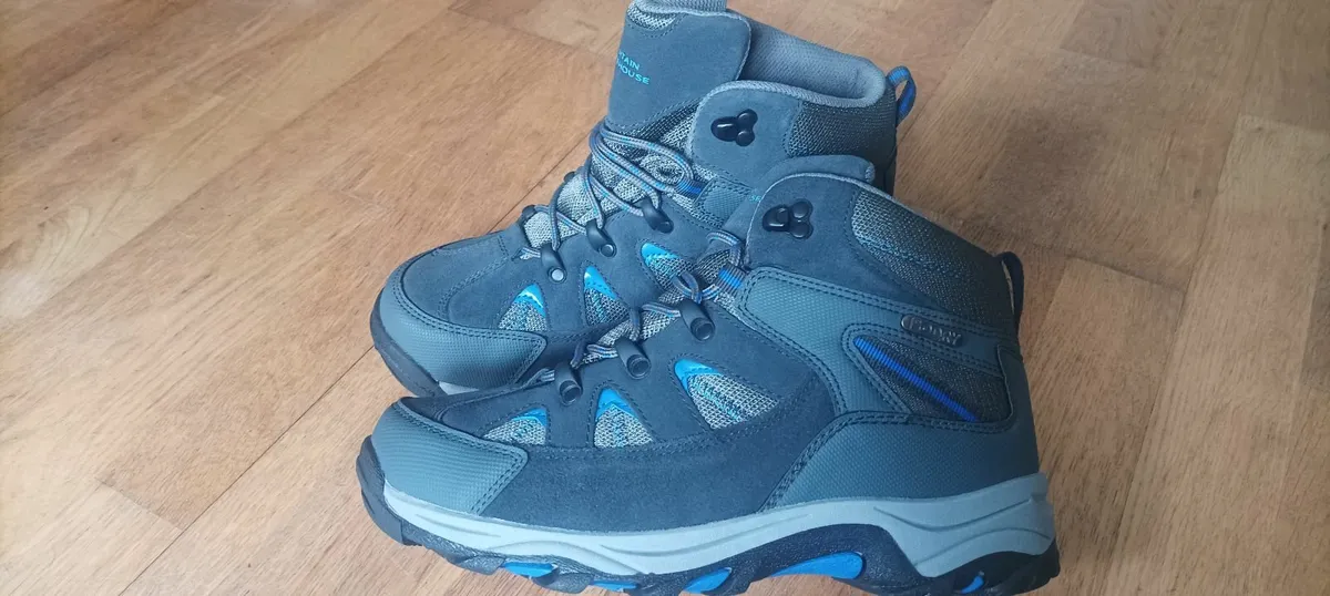 Hiking Boots Brand NEW - Image 3