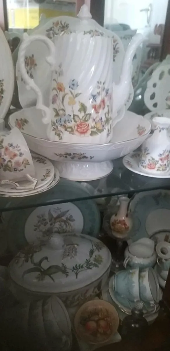 Too beautiful Chinese vase also Ainsley fine - Image 1