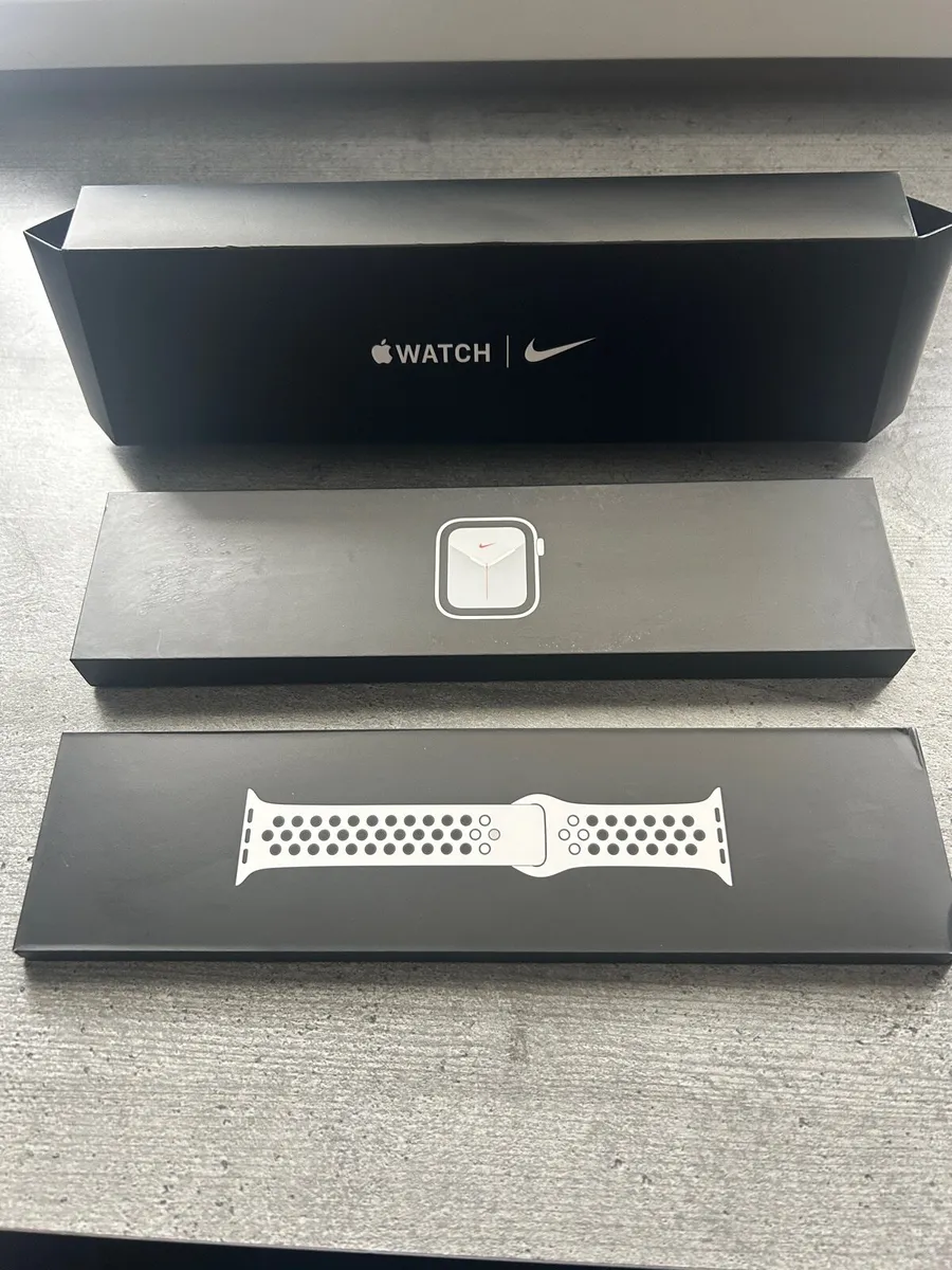 Limited Edition Nike Apple Watch - Image 3