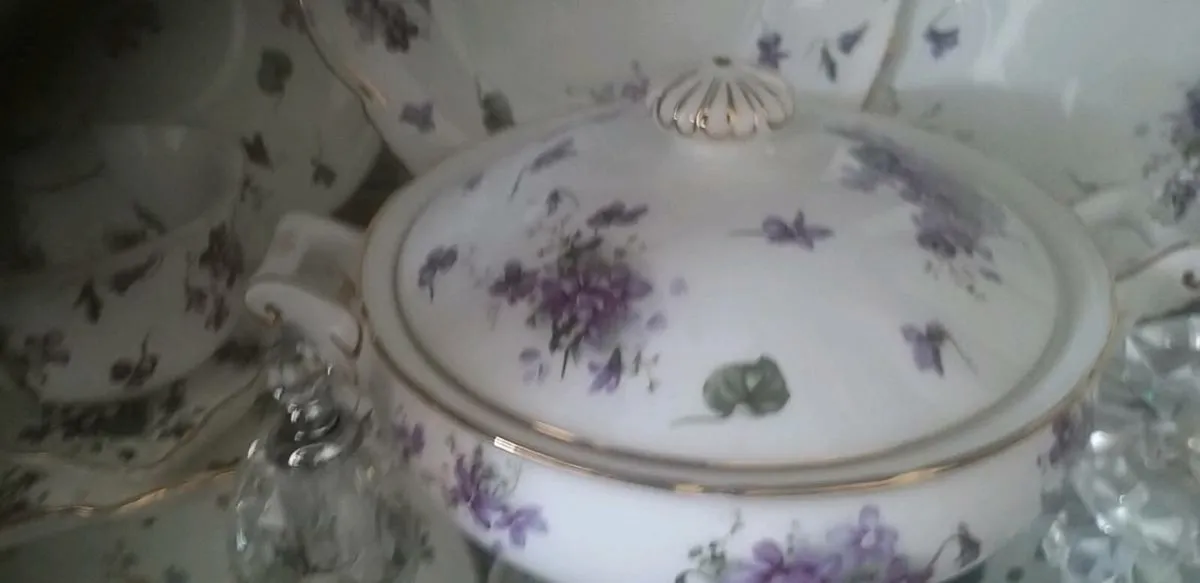 Too beautiful Chinese vase also Ainsley fine - Image 3