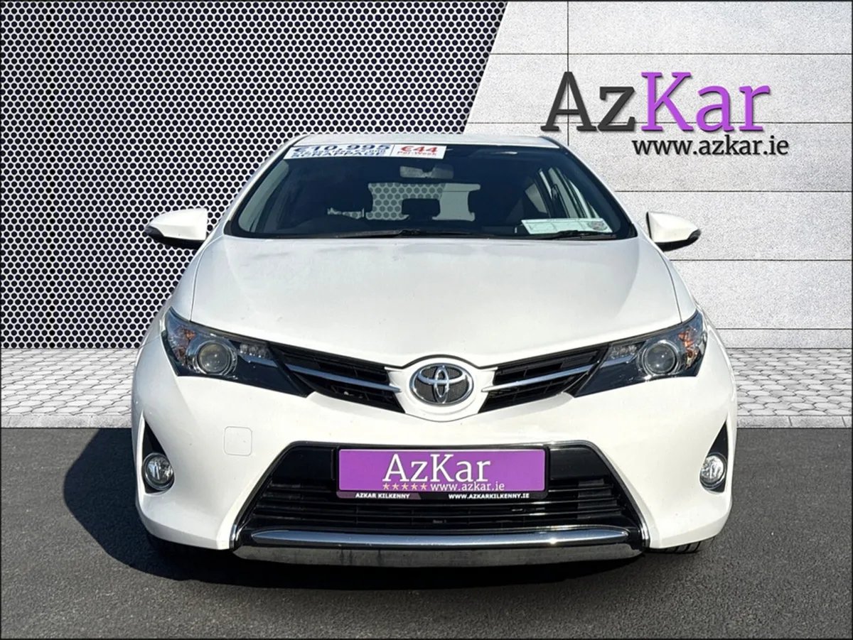 Toyota Auris 2015 D-4D AURA 1.4D €64 P/W WITH NO C - Image 2