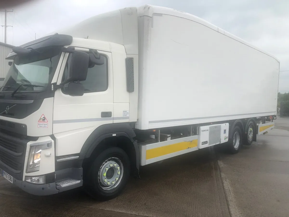 2018 Volvo FM330 6x2 26 ton gvw fridge - Image 2
