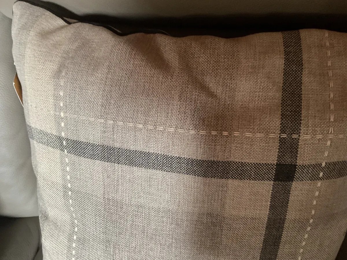 Two pairs of large cushions - Image 2