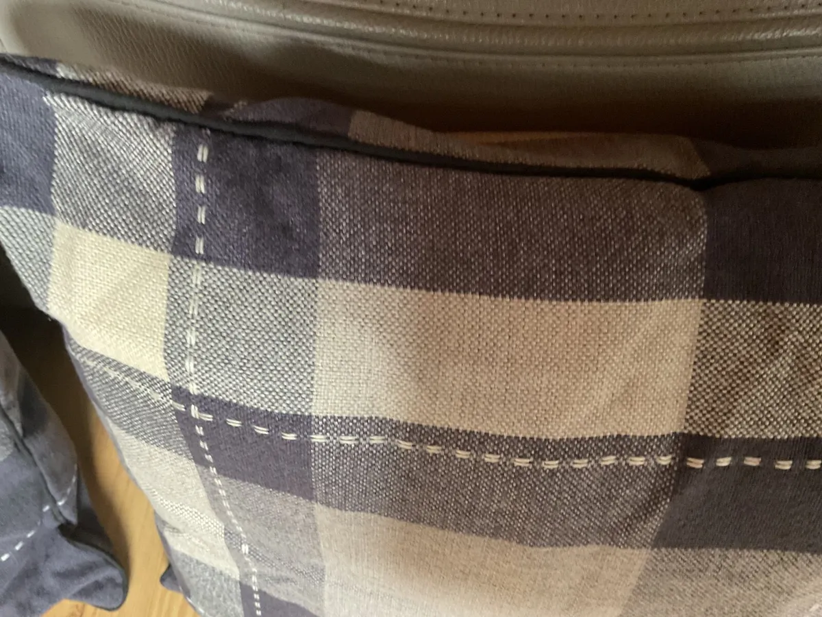 Two pairs of large cushions - Image 3