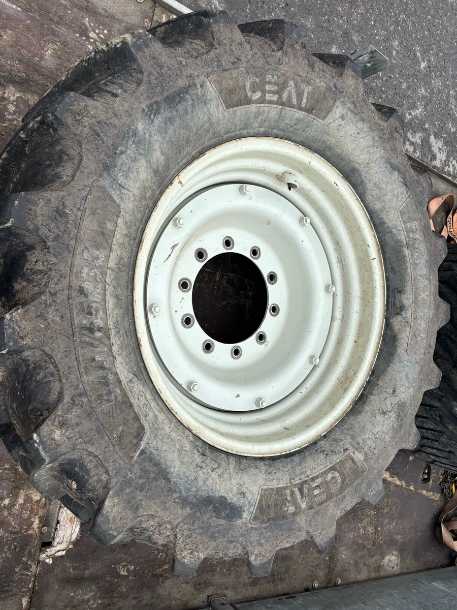 Ceat tyre 540-65-30 as new - Image 1