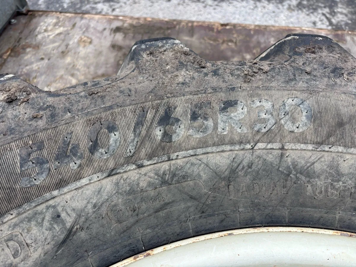 Ceat tyre 540-65-30 as new - Image 3