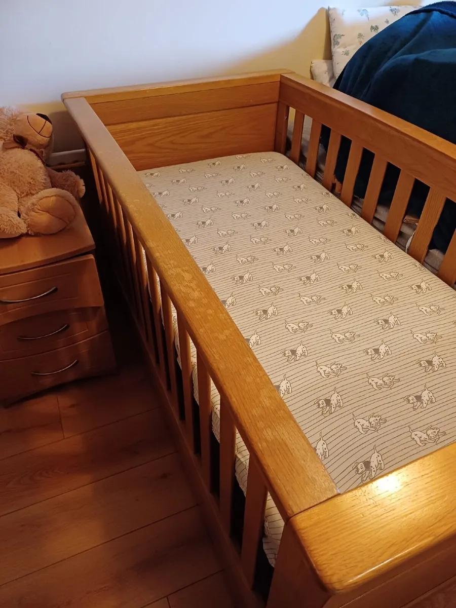 Mama’s and Papas bed - Image 3