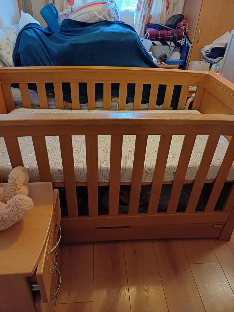 Mama’s and Papas bed - Image 2