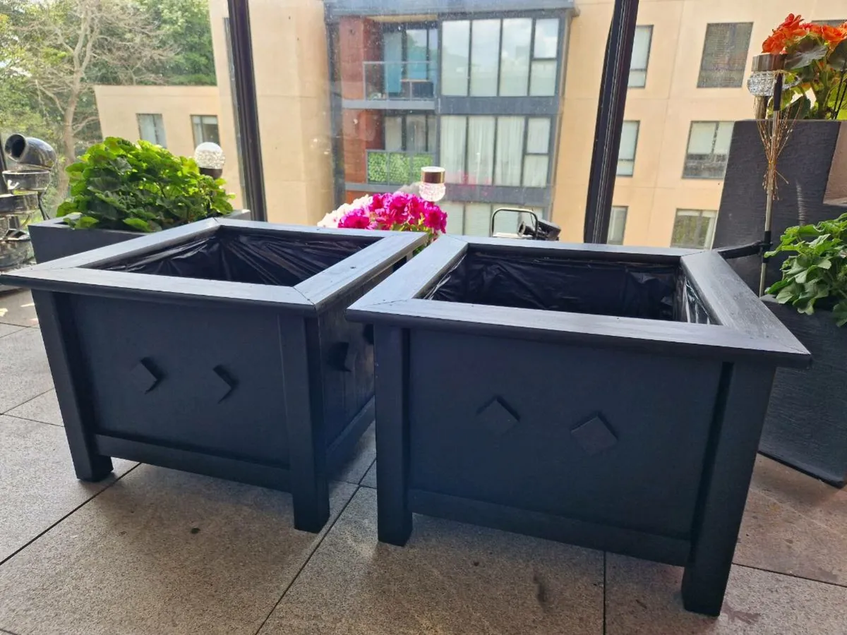 2 wooden planters - Image 3