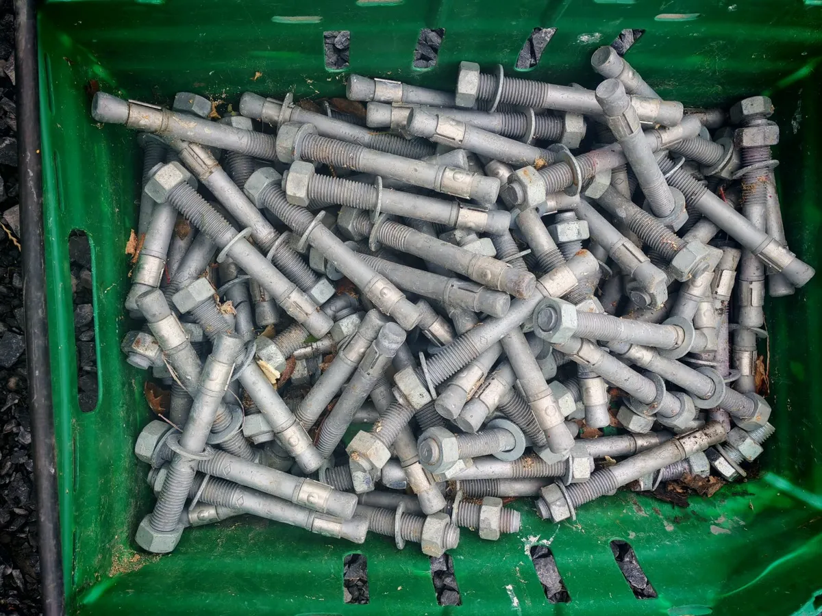 Drills and anchor bolts - Image 4
