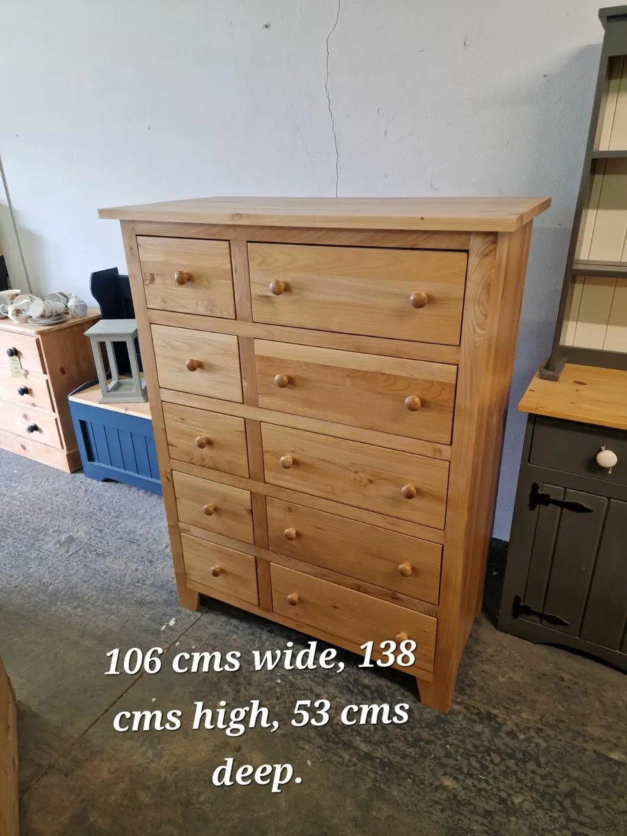 Large light oak bank of drawers - Image 4
