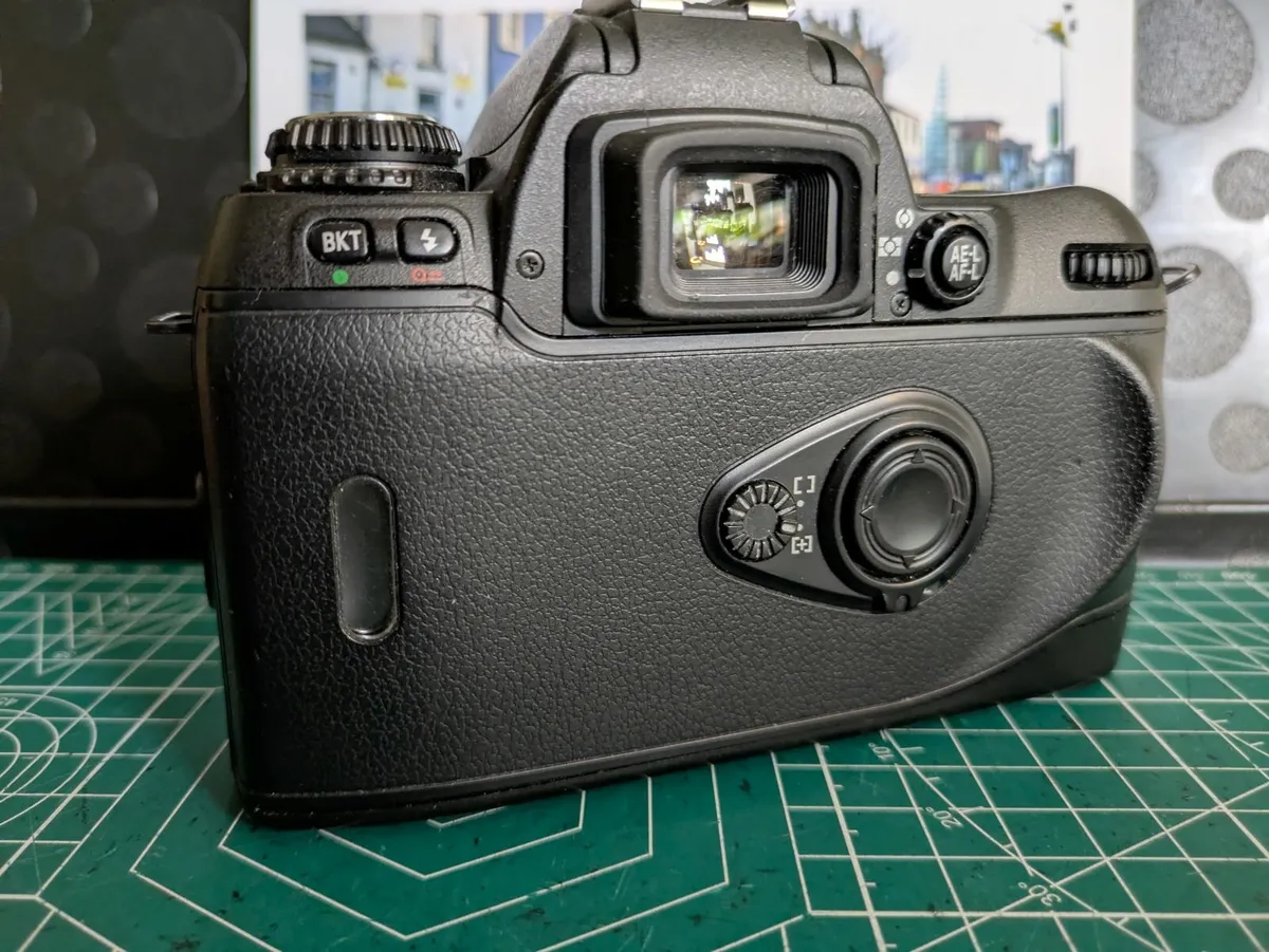 Nikon F80 autofocus 35mm film SLR camera - body - Image 2