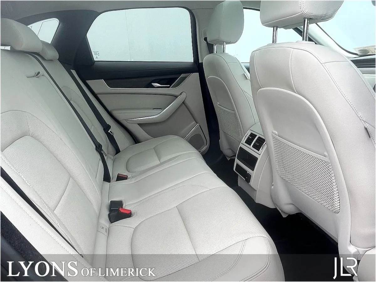 Jaguar F- PACE 2.0 I4 Phev 404 PS AWD Auto S - Image 4