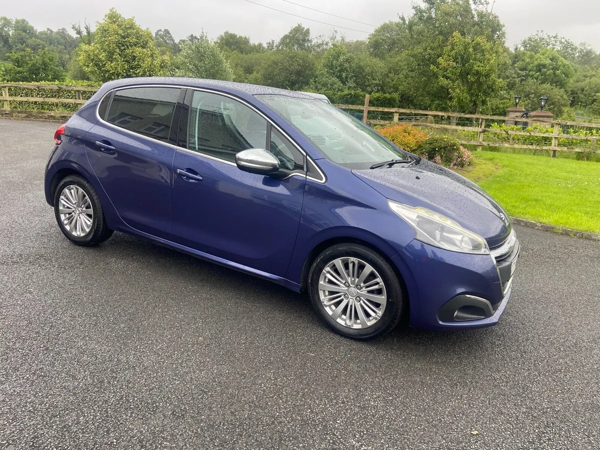 Peugeot 208 1.2 Allure petrol - Image 1
