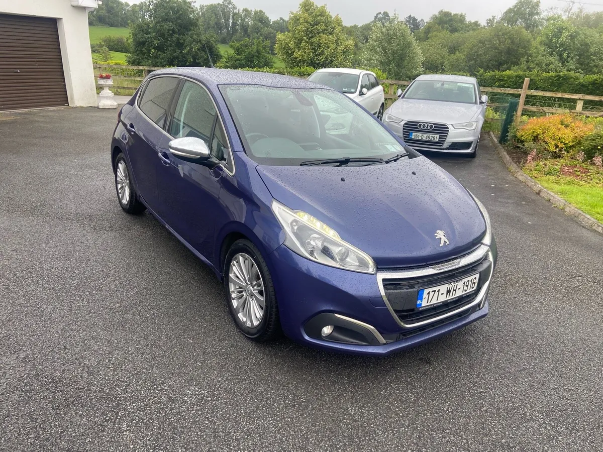 Peugeot 208 1.2 Allure petrol - Image 2