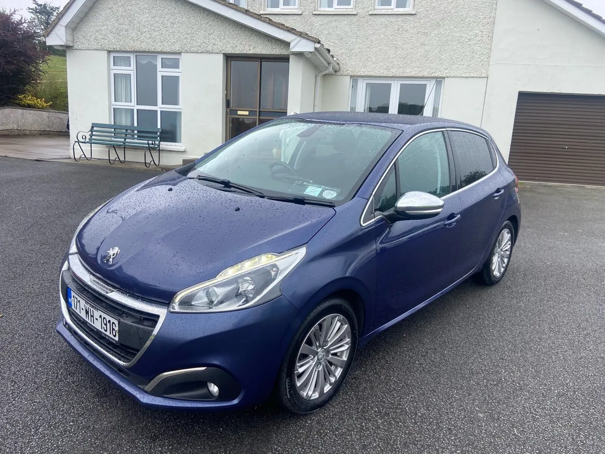 Peugeot 208 1.2 Allure petrol - Image 3