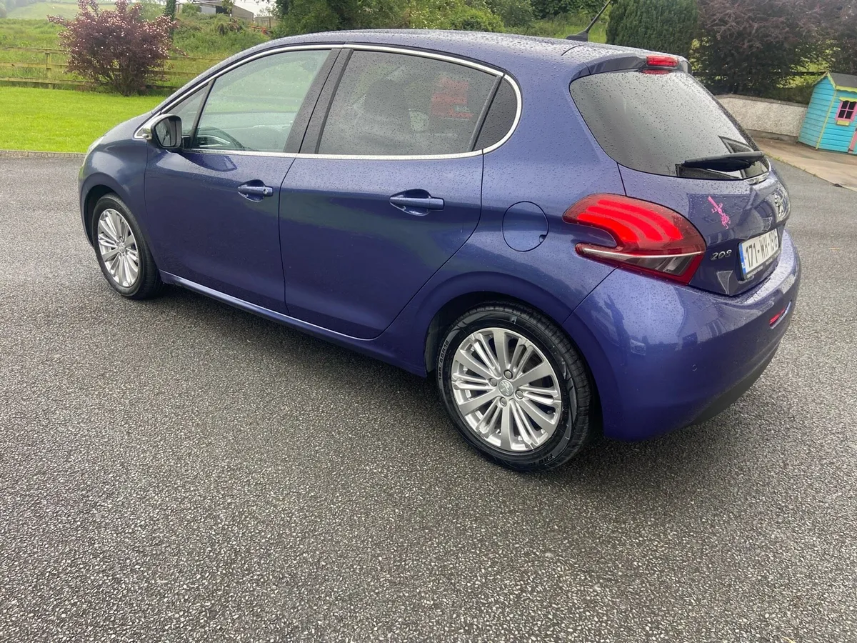 Peugeot 208 1.2 Allure petrol - Image 4