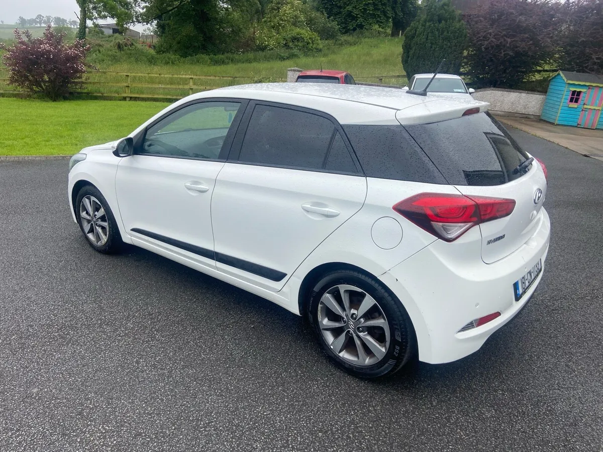 Hyundai i20 1.4dsl premium Nav - Image 3