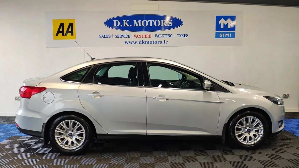 FORD FOCUS PETROL - Image 4