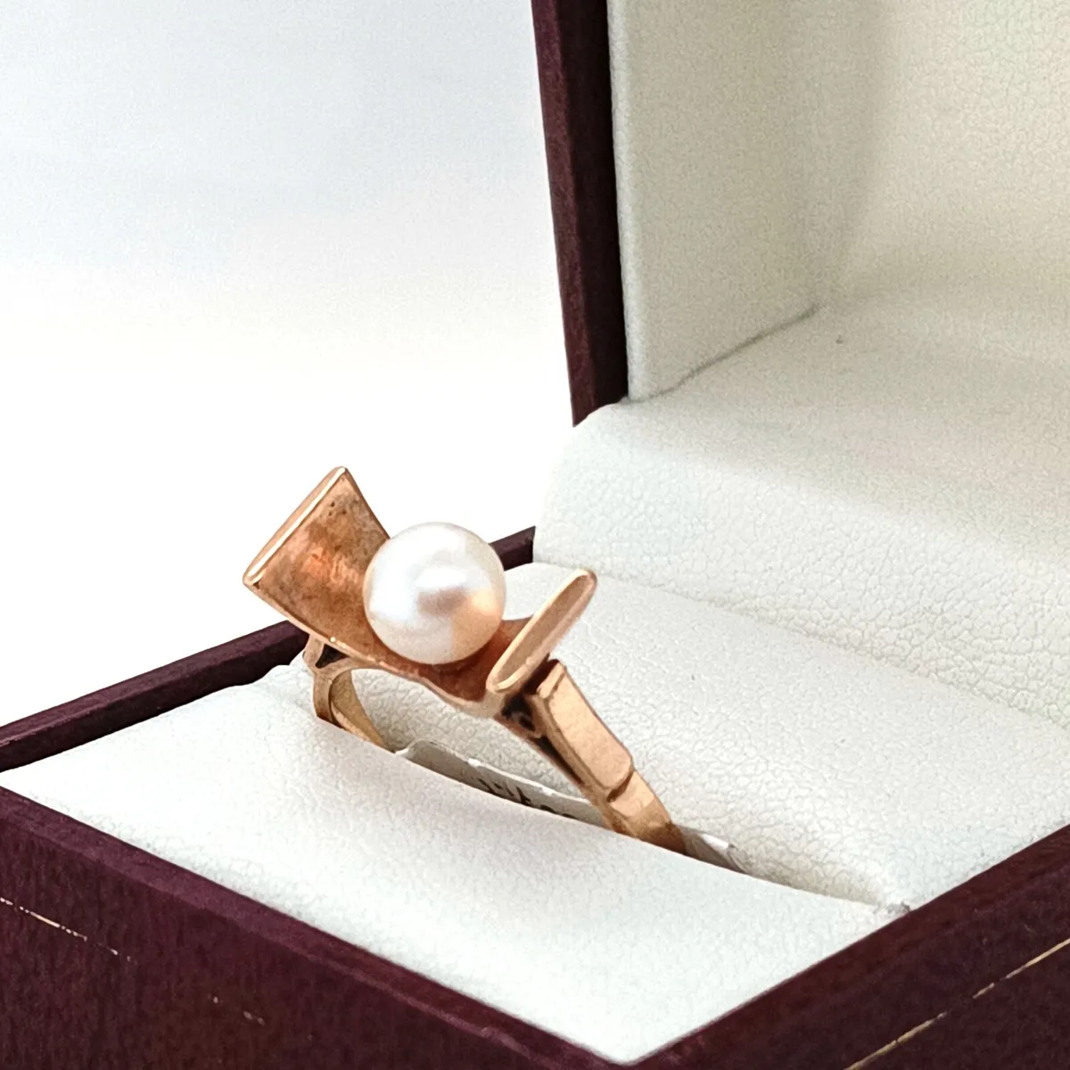 Vintage 1970s Pearl Ring, 9k Yellow Gold - Image 1