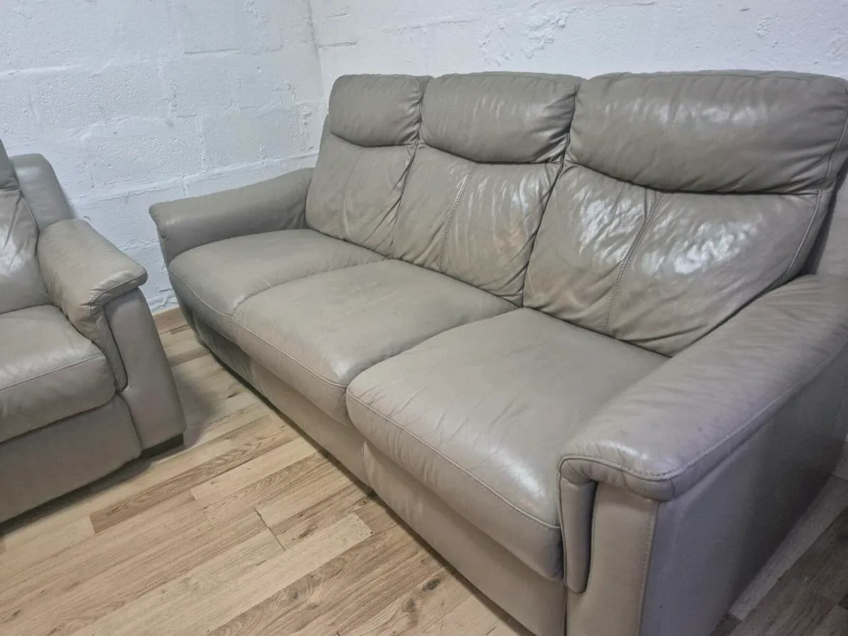 Real leather 3.2 with Delivery - Image 2