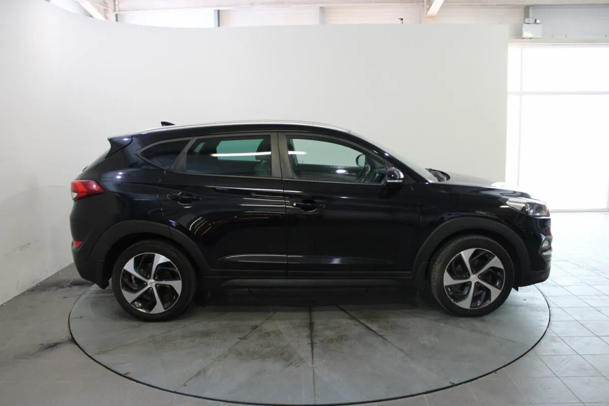 Hyundai Tucson 1.7 D Executive SE - Image 2
