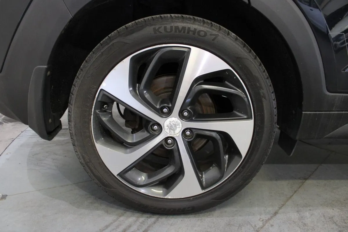 Hyundai Tucson 1.7 D Executive SE - Image 3