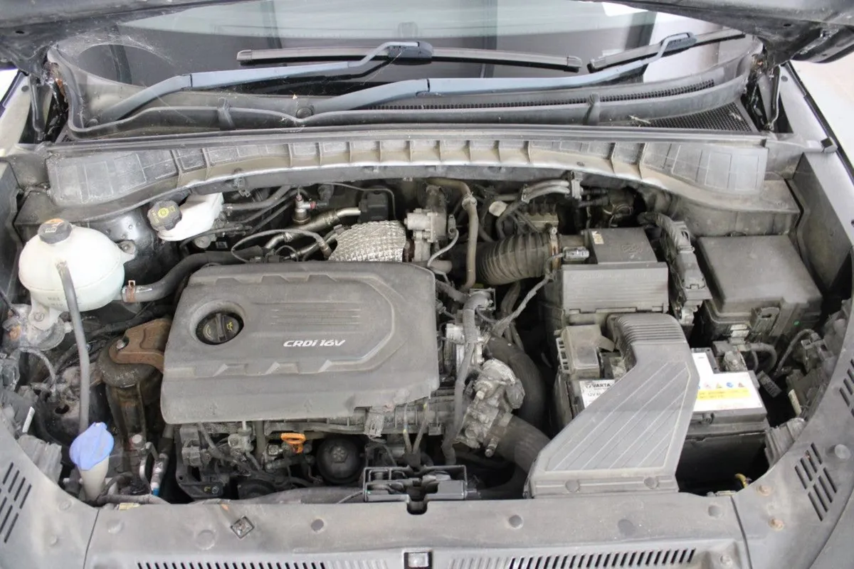 Hyundai Tucson 1.7 D Executive SE - Image 4