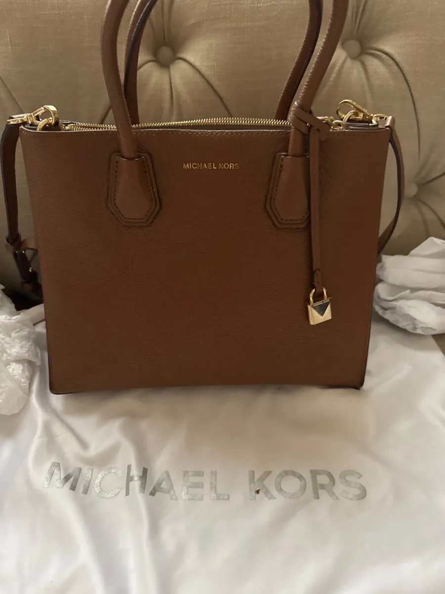 Michael korrs tan leather tote bag - Image 1