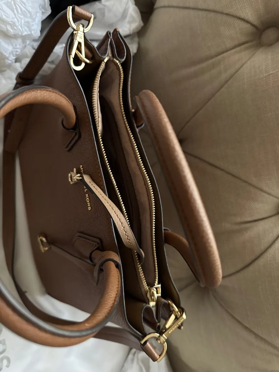 Michael korrs tan leather tote bag - Image 2