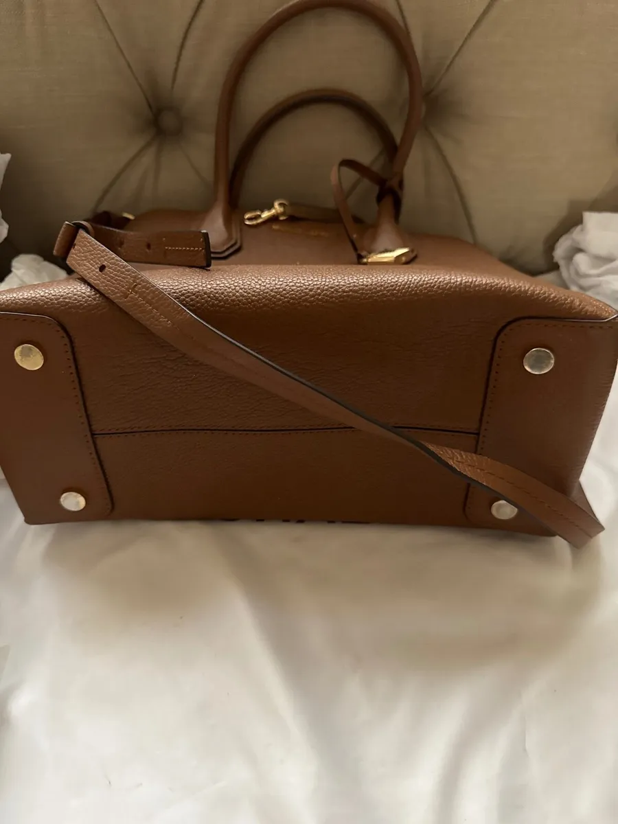 Michael korrs tan leather tote bag - Image 3