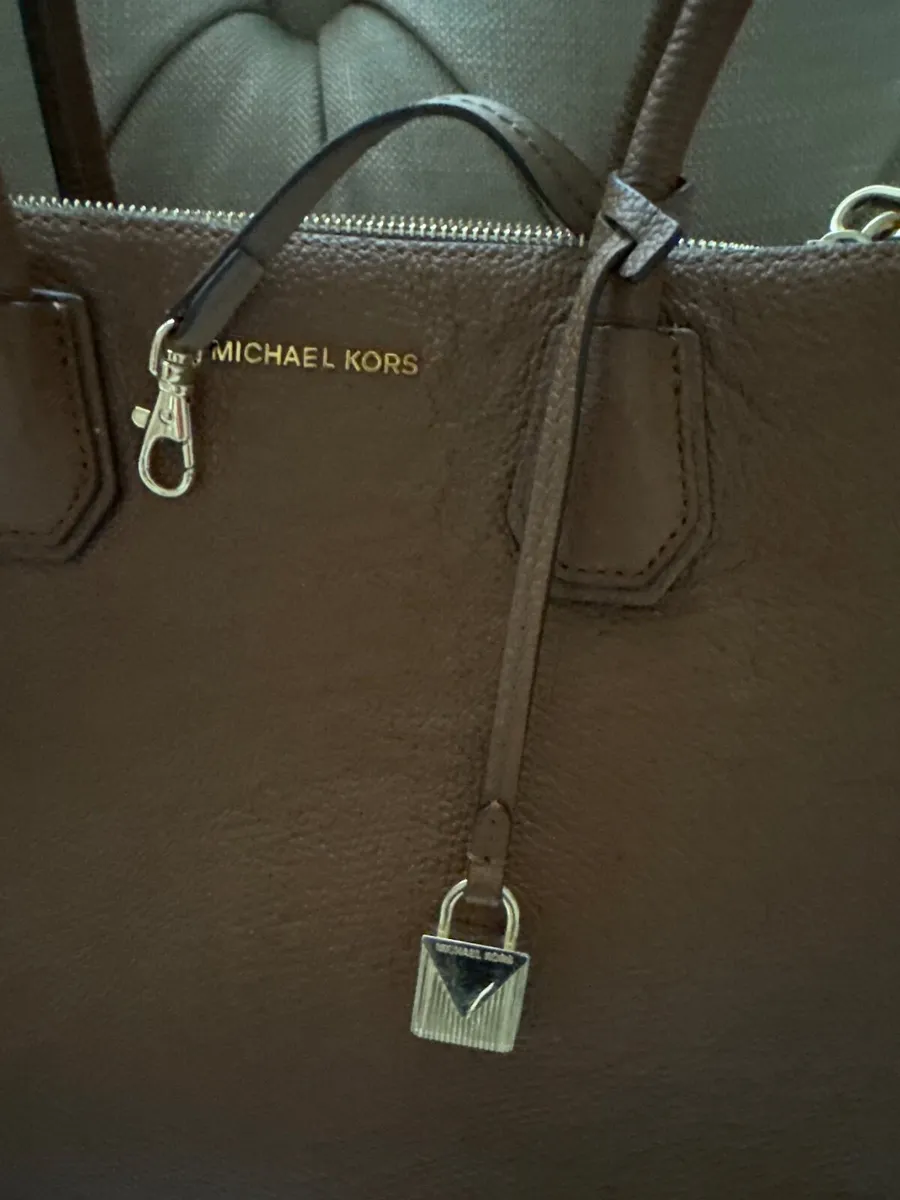Michael korrs tan leather tote bag - Image 4
